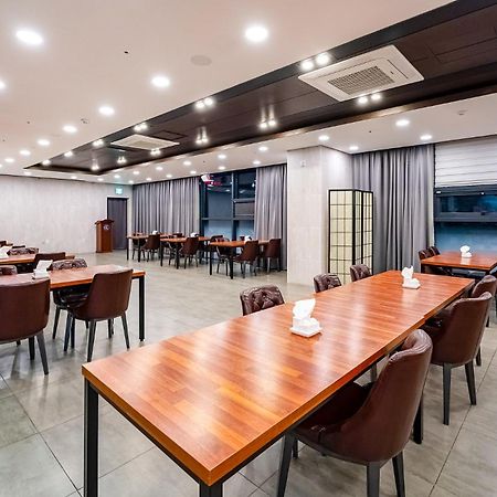 Golden Tulip Essential Namgang Hotel Jinju Exterior photo